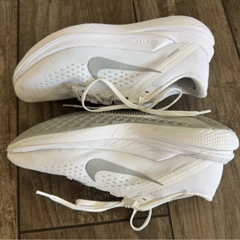 Nike Winflo 10 Women's All-White Athletic Sneakers - Picture 4 of 9